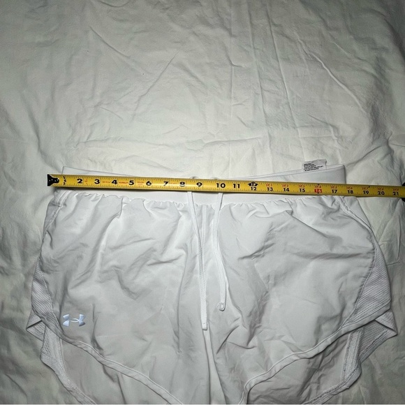 Under Armour Women's White Athletic Shorts XL - Picture 12 of 16
